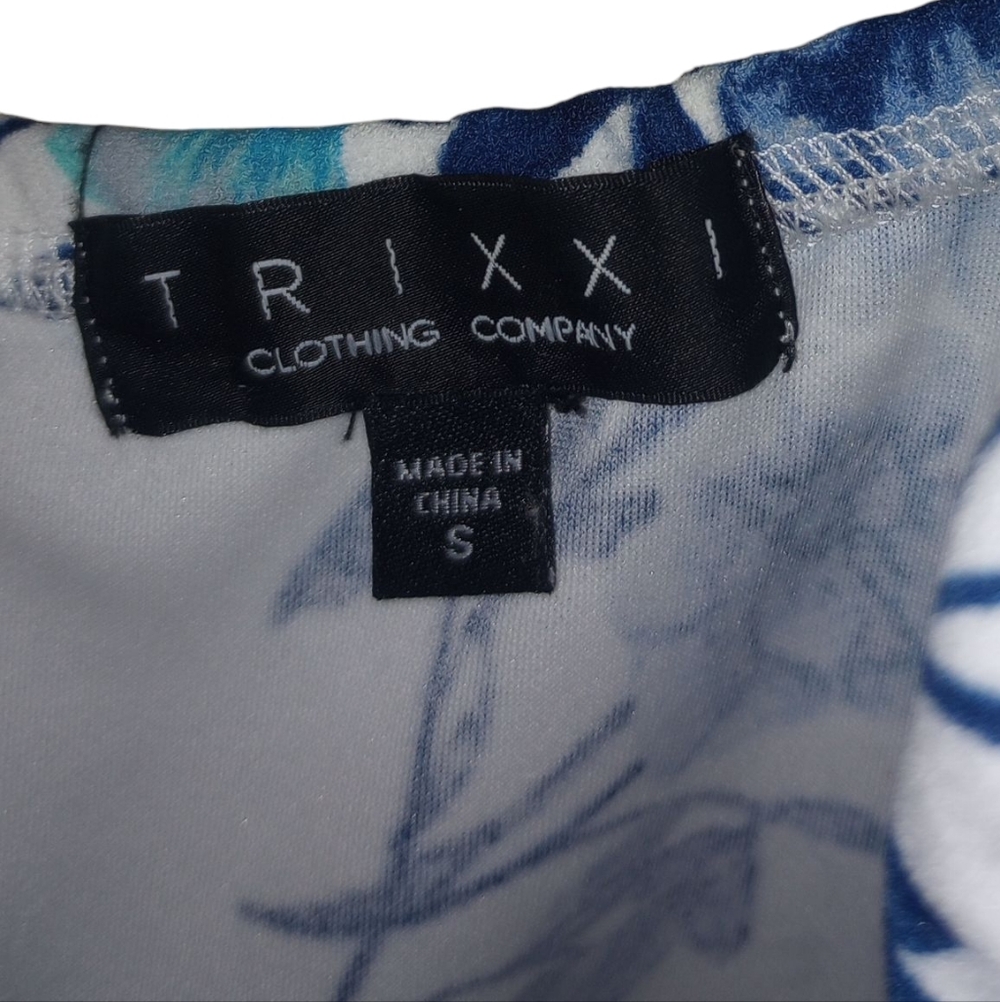 Trixxi White Dress with Blue Floral Design - Picture 4 of 4